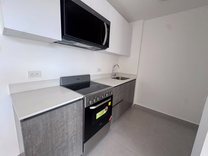 Alquiler de Apartamento Sky House | 2 Habitaciones | Espejos, Mamparas y Cortinas Blackout - Imagen 4