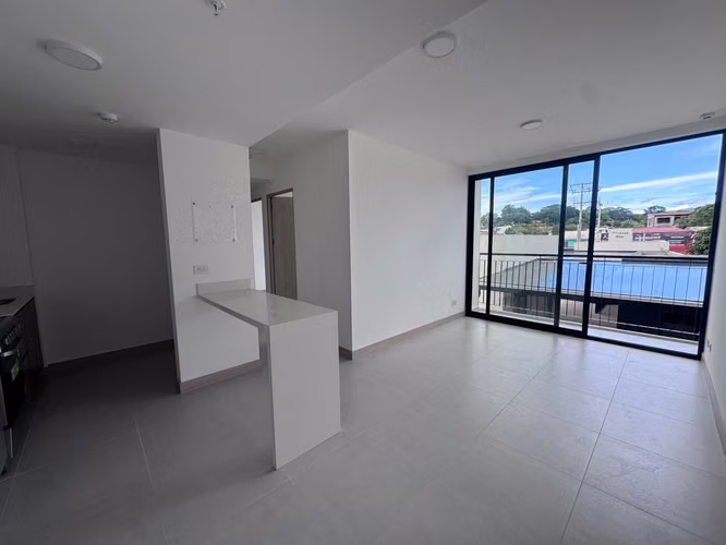 Alquiler de Apartamento Sky House | 2 Habitaciones | Espejos, Mamparas y Cortinas Blackout