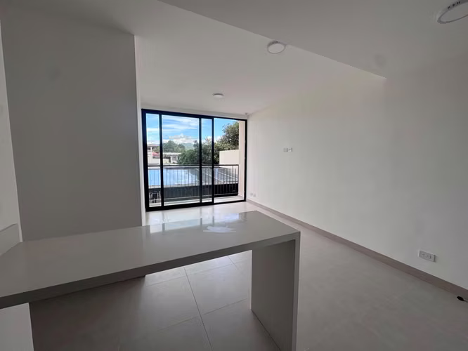 Alquiler de Apartamento Sky House | 2 Habitaciones | Espejos, Mamparas y Cortinas Blackout - Imagen 2