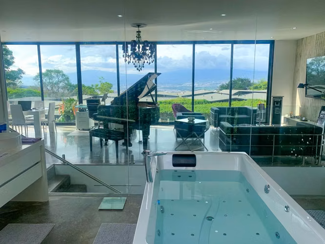 Sale House Wellness Escazu: 3 Hab, Independent Apt, Sauna and Jacuzzi