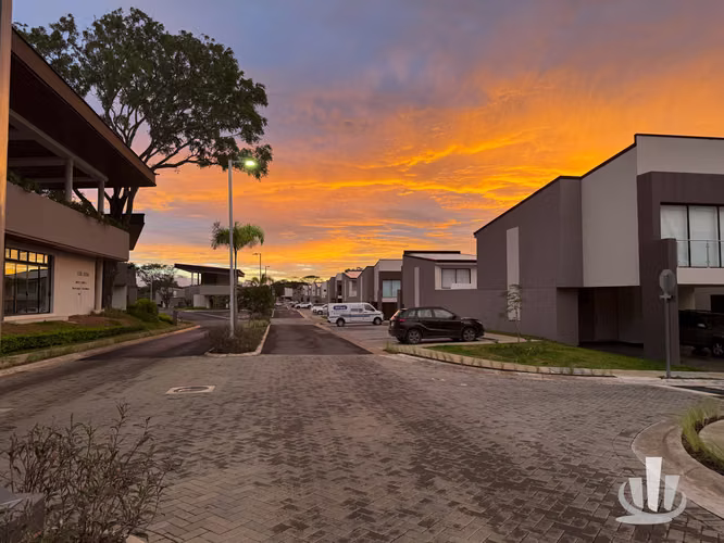 House for rent in Condominio Lindora Village, Santa Ana