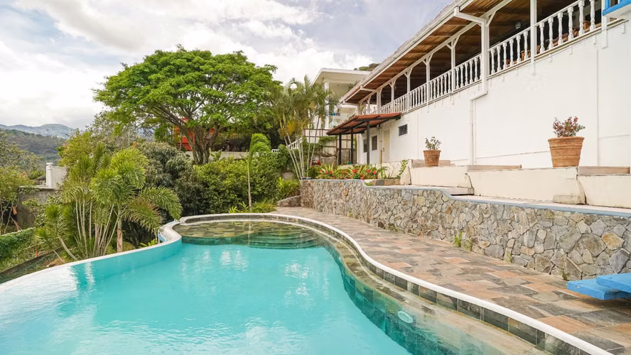 Venta Casa Colonial Río Oro Santa Ana: 370m², 3 Hab, 2.5 Baños y Jardín - Imagen 8