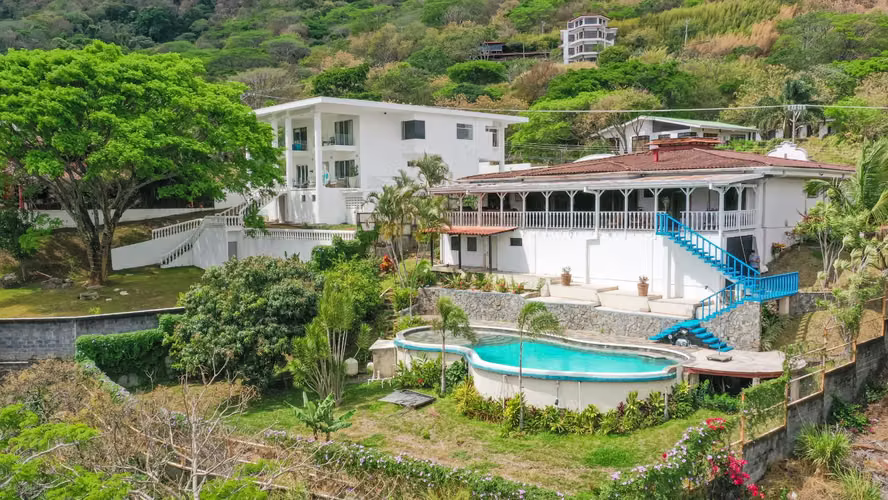 Sale Colonial House Rio Oro Santa Ana: 370m ², 3 Hab, 2.5 Bathrooms and Garden