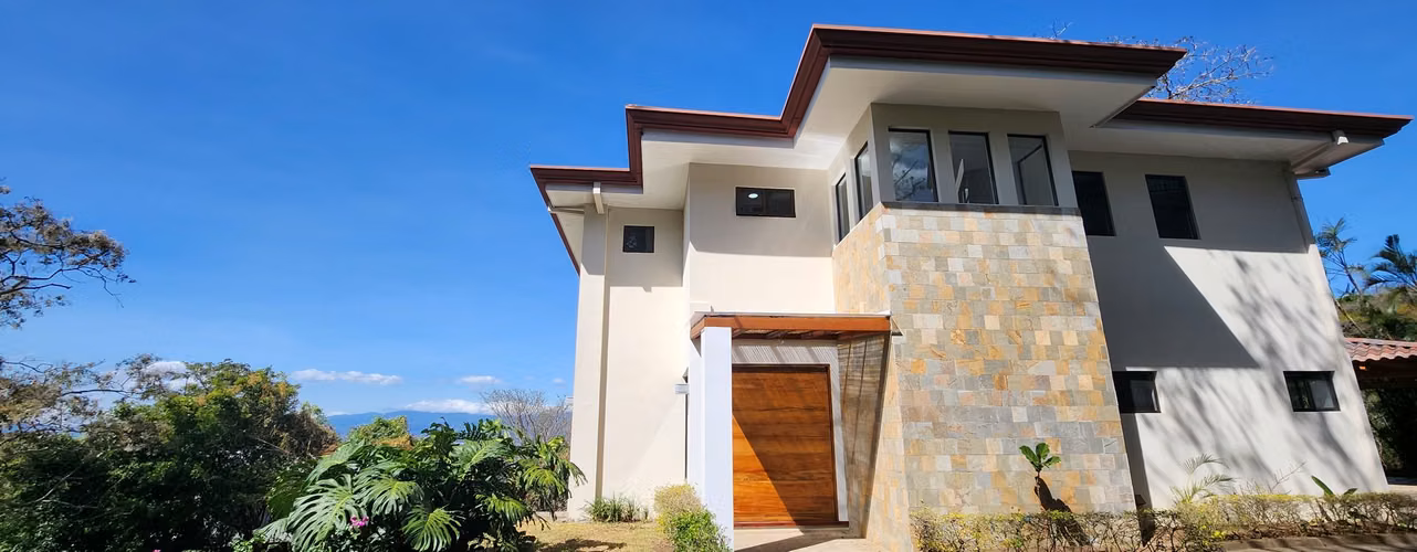 Sale House Brazil of Mora: Panoramic view, Privacy and Spacious Garden