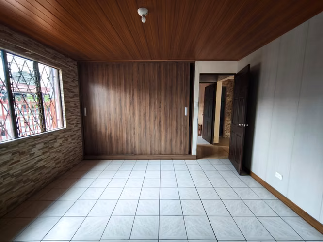 En venta casa de una planta en Desamparados, Salitral P.P - Imagen 5