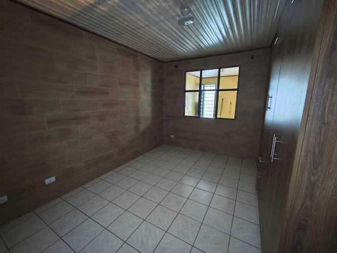 En venta casa de una planta en Desamparados, Salitral P.P - Imagen 2
