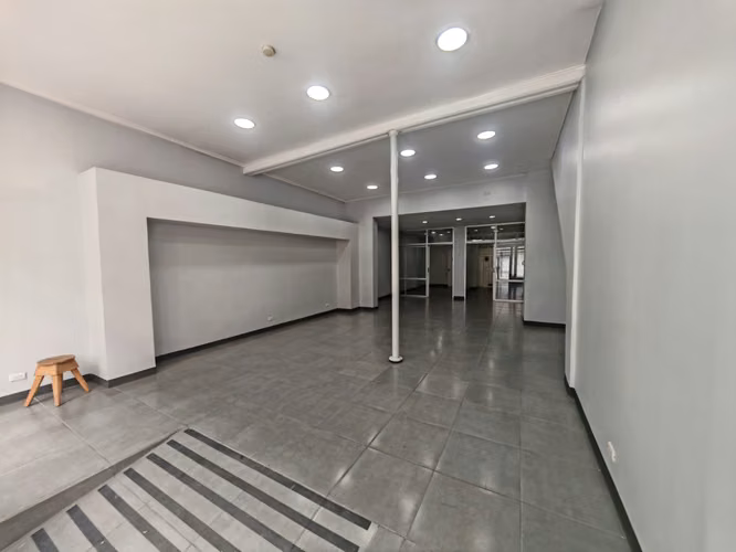SE ALQUILA AMPLIO LOCAL COMERCIAL EN SAN JOSÉ CENTRO