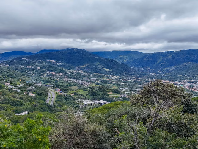 Lote en venta en Villa Real Santa Ana con espectacular vista - Imagen 6