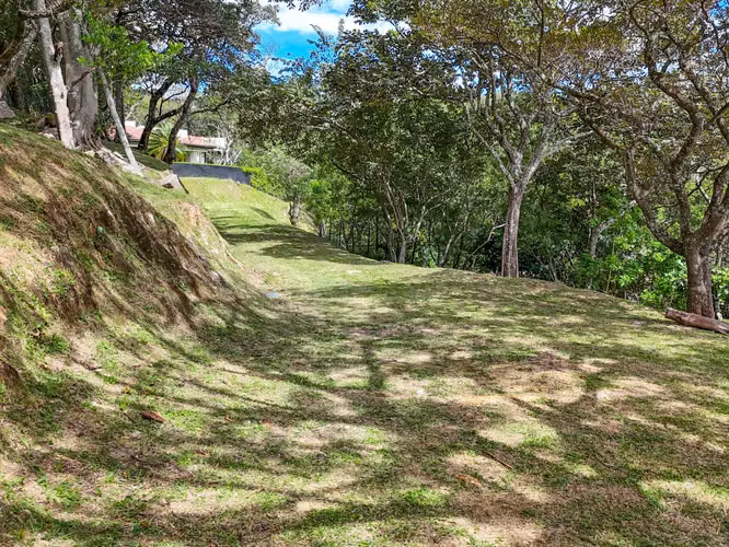 Lote en venta en Villa Real Santa Ana con espectacular vista - Imagen 8