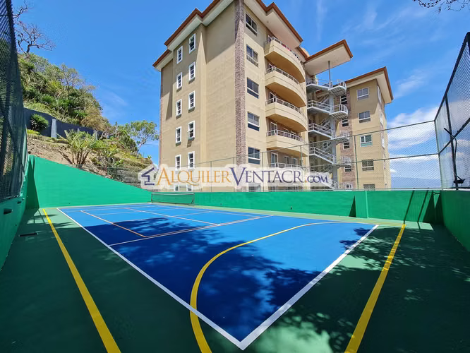 Apartamento amueblado en San Rafael de Escazú con balcón y amenidades