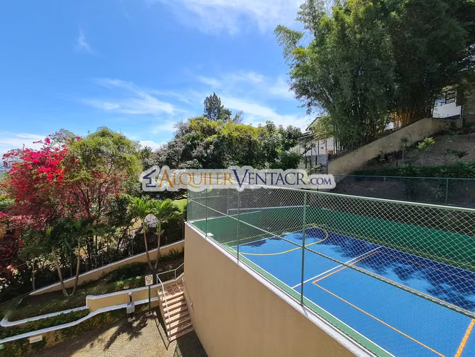 Apartamento amueblado en San Rafael de Escazú con balcón y amenidades