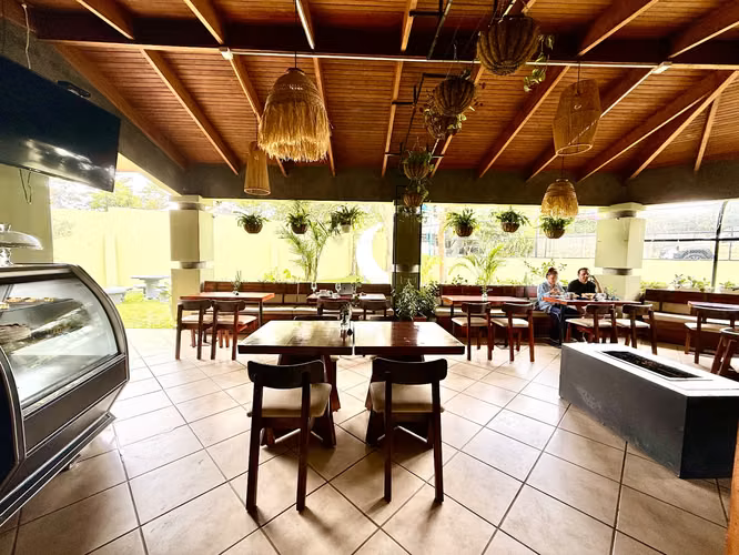 GRAN OPORTUNIDAD DE INVERSIÓN: RESTAURANTE POSICIONADO Y LLAVE EN MANO EN SANTO TOMÁS DE HEREDIA - Imagen 6