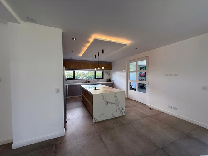MODERN HOUSE WITH POOL IN VALLEY OF THE SUN - LINDORA