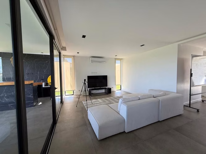 MODERNA CASA CON PISCINA EN VALLE DEL SOL - LINDORA - Imagen 3
