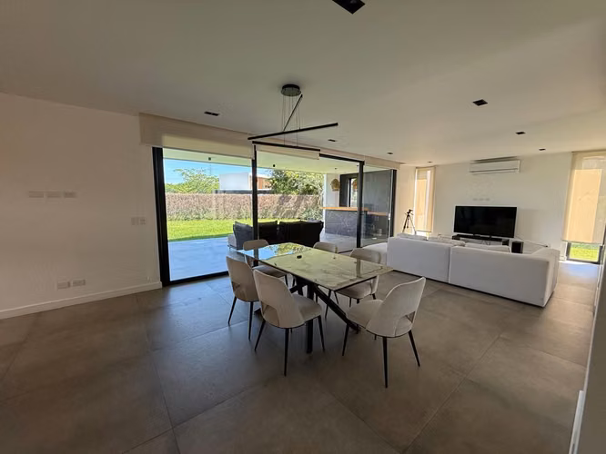 MODERNA CASA CON PISCINA EN VALLE DEL SOL - LINDORA - Imagen 7