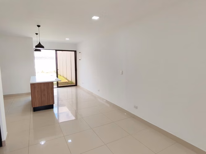Se alquila hermosa casa en San Rafael de Alajuela. Cerca de Ojo de Agua y Belén. - Imagen 2