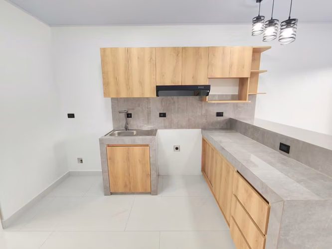 Se alquila nuevo apartamento en San Rafael de Escazú. Segunda Planta.