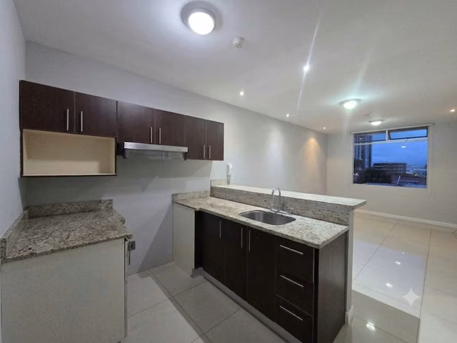 Comodo Apartamento con Excelente ubicación en Rohmoser - Imagen 1