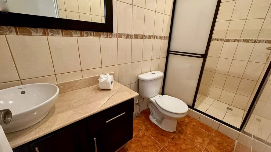 ALQUILER DE CASA EN CONDOMINIO - URUCA SAN JOSE  - Imagen 11