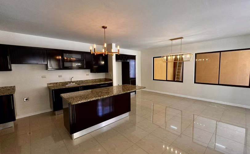 ALQUILER DE CASA EN CONDOMINIO - URUCA SAN JOSE  - Imagen 4