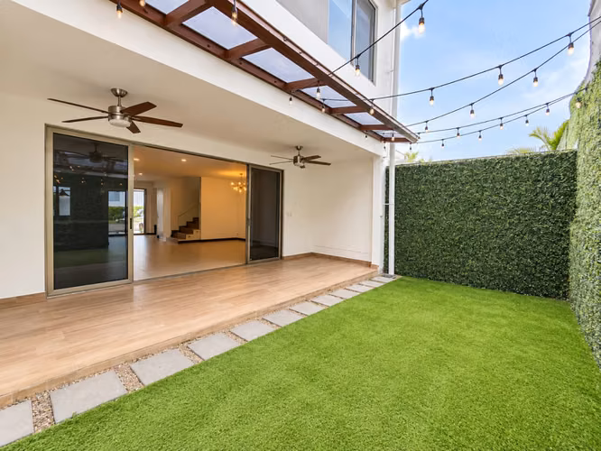 VENTA DE CASA DE TRES NIVELES EN CONDOMINIO TERRALTA, ESCAZÚ  - Imagen 11