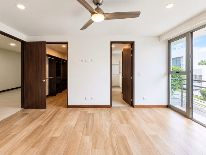 VENTA DE CASA DE TRES NIVELES EN CONDOMINIO TERRALTA, ESCAZÚ  - Imagen 13