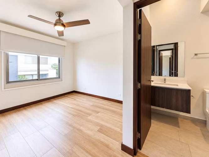 VENTA DE CASA DE TRES NIVELES EN CONDOMINIO TERRALTA, ESCAZÚ  - Imagen 18