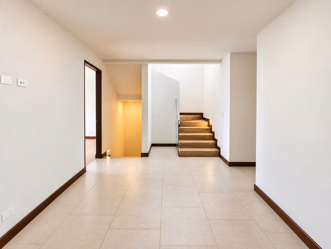 VENTA DE CASA DE TRES NIVELES EN CONDOMINIO TERRALTA, ESCAZÚ  - Imagen 12