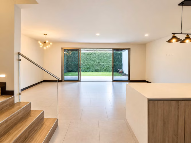 VENTA DE CASA DE TRES NIVELES EN CONDOMINIO TERRALTA, ESCAZÚ  - Imagen 7
