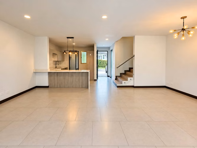 VENTA DE CASA DE TRES NIVELES EN CONDOMINIO TERRALTA, ESCAZÚ  - Imagen 3