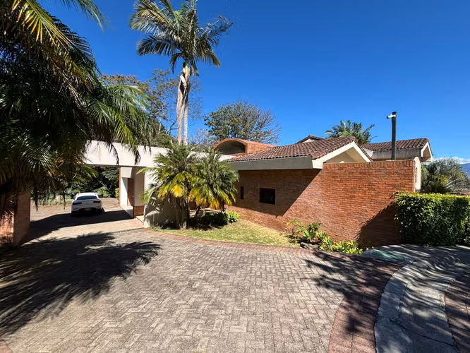 Luxury and Size in Escazu Jaboncillo - 4HAB / 6.5BA - 450 m2