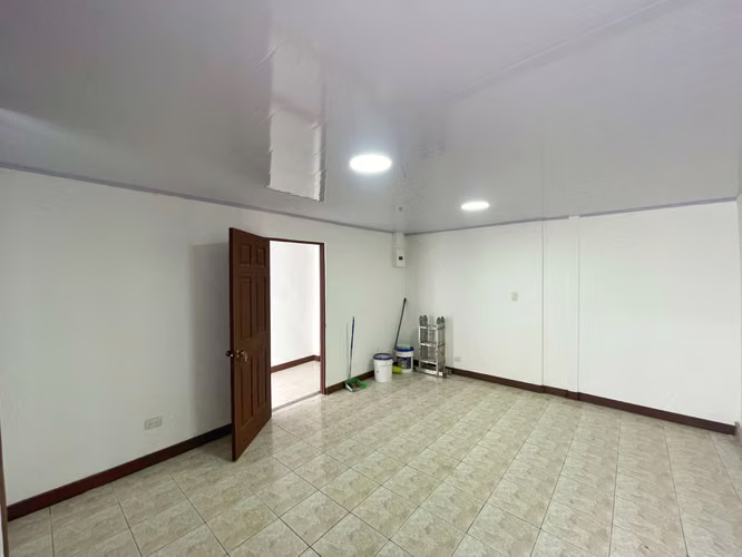Casa de una planta y jardín con gran potencial en Rohrmoser!! P610 - Imagen 16
