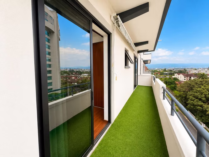 Apartamento cerca de Avenida Escazú | Alquiler o venta. P635