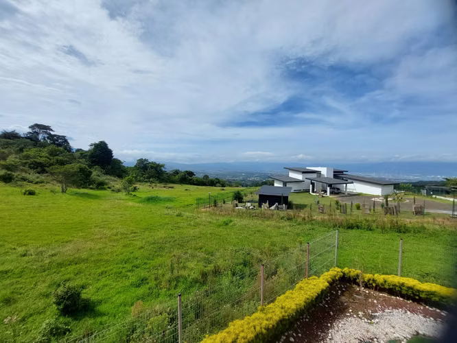 Casa moderna con Vista al GAM. San Isidro, Heredia  - Imagen 3