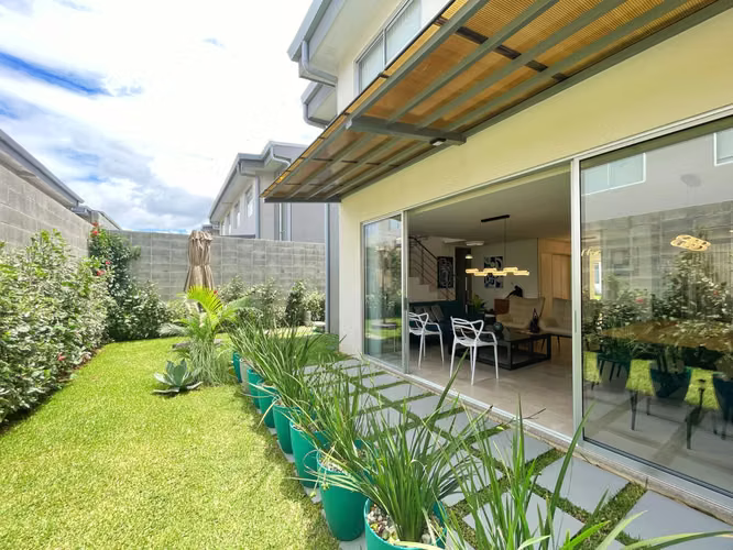 FINA CASA EN VENTA EN AYARCO DE CURRIDABAT! P636