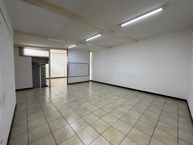 Se alquila Propiedad Comercial en Rohrmoser, San José. - Imagen 5