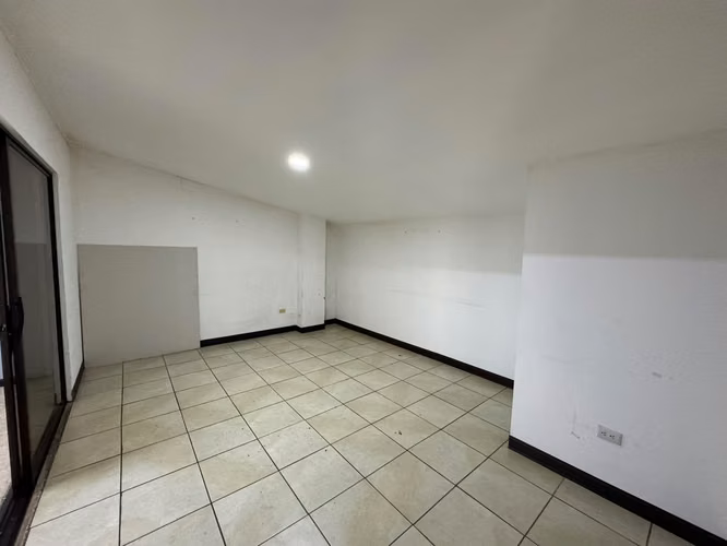 Se alquila Propiedad Comercial en Rohrmoser, San José. - Imagen 8
