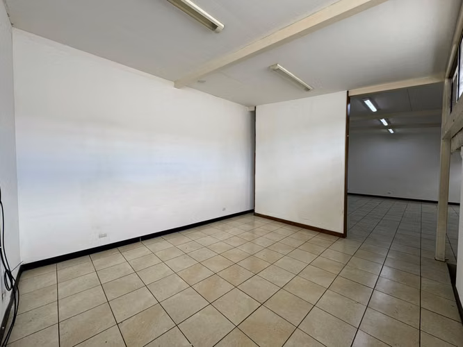 Se alquila Propiedad Comercial en Rohrmoser, San José. - Imagen 4