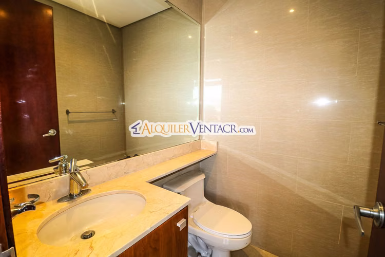 Lujoso apartamento de 324 m2 con 4 habit. y vista en Los Laureles Escazú - Imagen 2