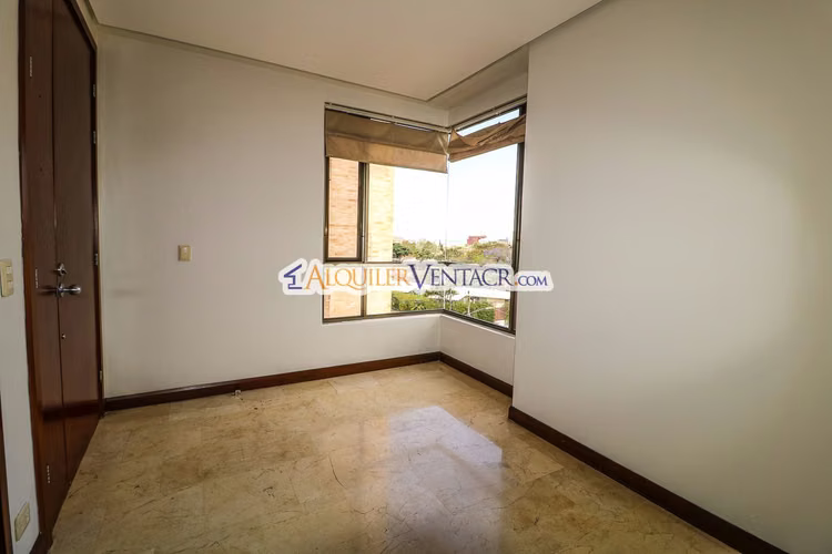 Lujoso apartamento de 324 m2 con 4 habit. y vista en Los Laureles Escazú - Imagen 3