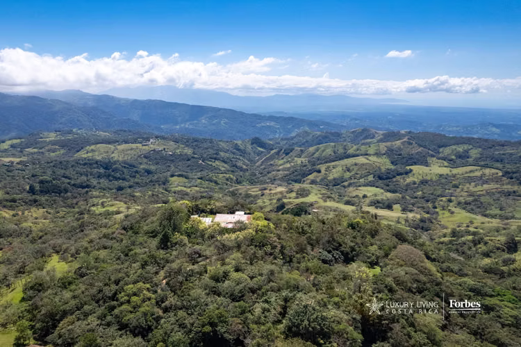 20850 - Refugio Vacacional de Montaña con Piscina y Vistas Panorámicas 