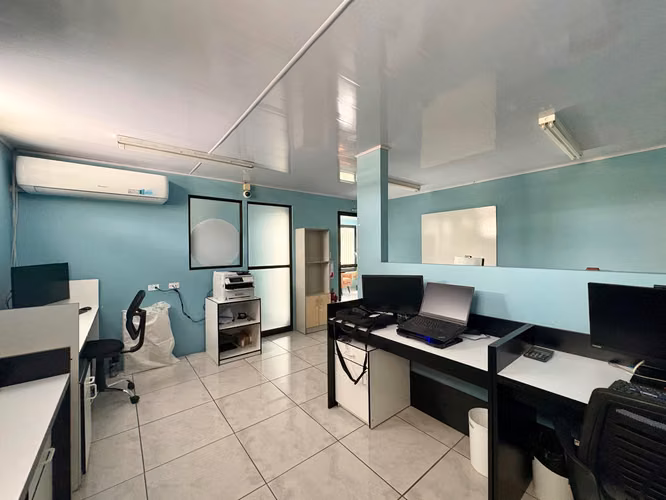 Se Alquila Edificio de Oficinas 324m² en Los Yoses Sur, Zapote | 6 Parqueos - Imagen 9