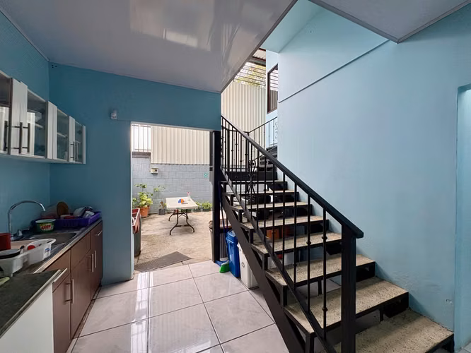 Se Alquila Edificio de Oficinas 324m² en Los Yoses Sur, Zapote | 6 Parqueos - Imagen 6