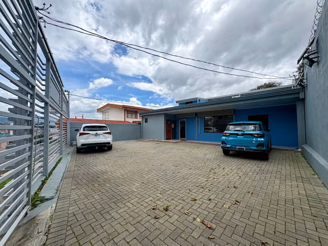Se Alquila Edificio de Oficinas 324m² en Los Yoses Sur, Zapote | 6 Parqueos - Imagen 12
