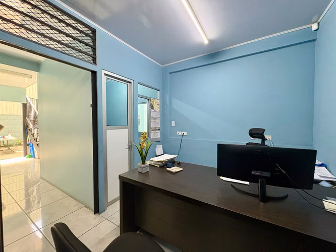 Se Alquila Edificio de Oficinas 324m² en Los Yoses Sur, Zapote | 6 Parqueos - Imagen 3