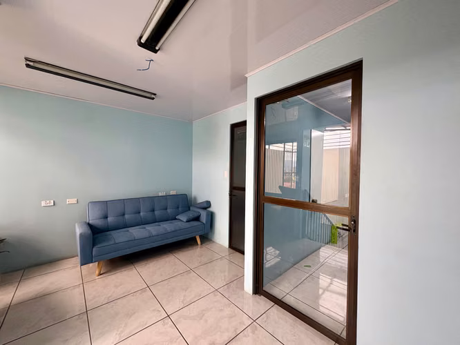 Se Alquila Edificio de Oficinas 324m² en Los Yoses Sur, Zapote | 6 Parqueos - Imagen 7