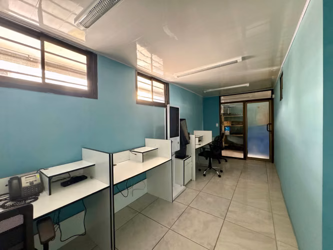 Se Alquila Edificio de Oficinas 324m² en Los Yoses Sur, Zapote | 6 Parqueos - Imagen 10