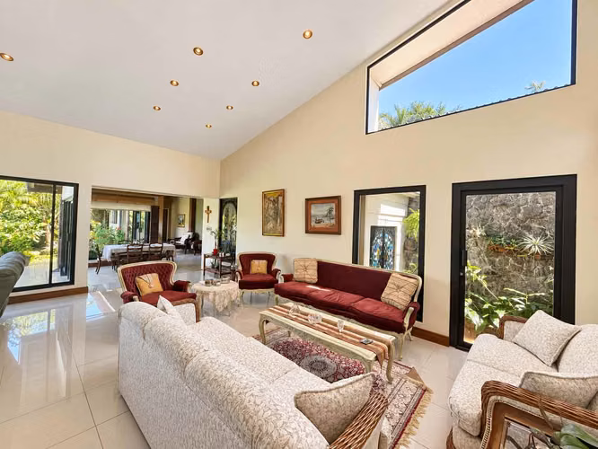 Venta de Casa de un Nivel, Escazú