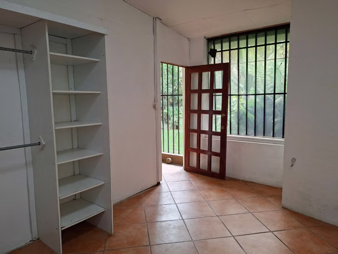 Casa dos plantas 2 habitaciones y un estudio en Curridabat - Imagen 8