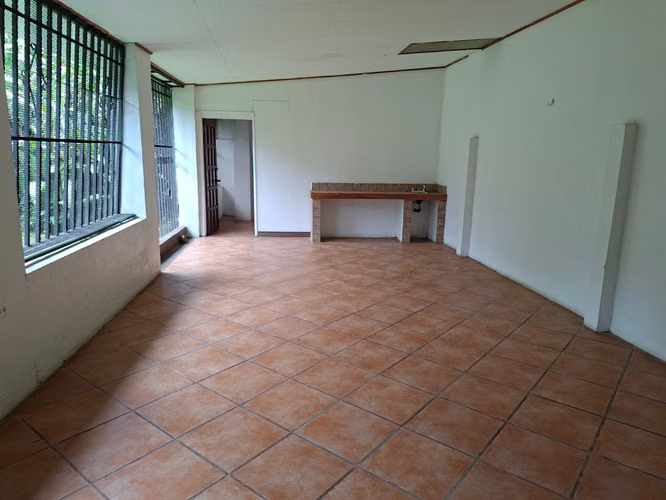 Casa dos plantas 2 habitaciones y un estudio en Curridabat - Imagen 7